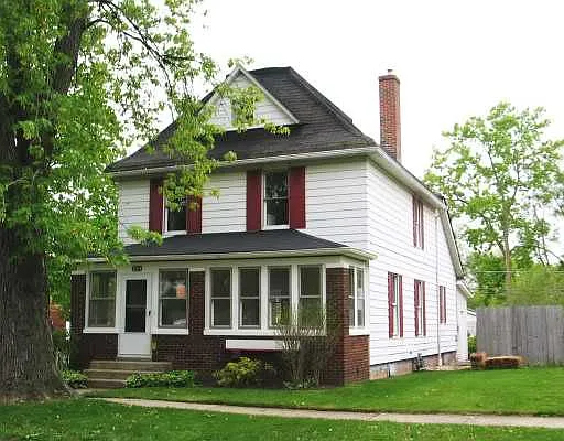 1304 Hickory St photo 1