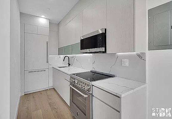 3rd image of 699 Lafayette Ave #4R