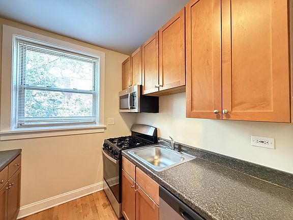 4th image of 914 Crain St #N3-a