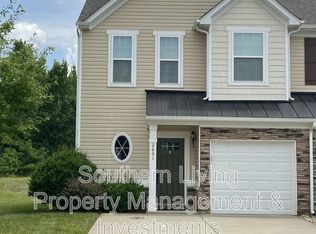 2601 Silverthorn Dr, Charlotte, NC 28273