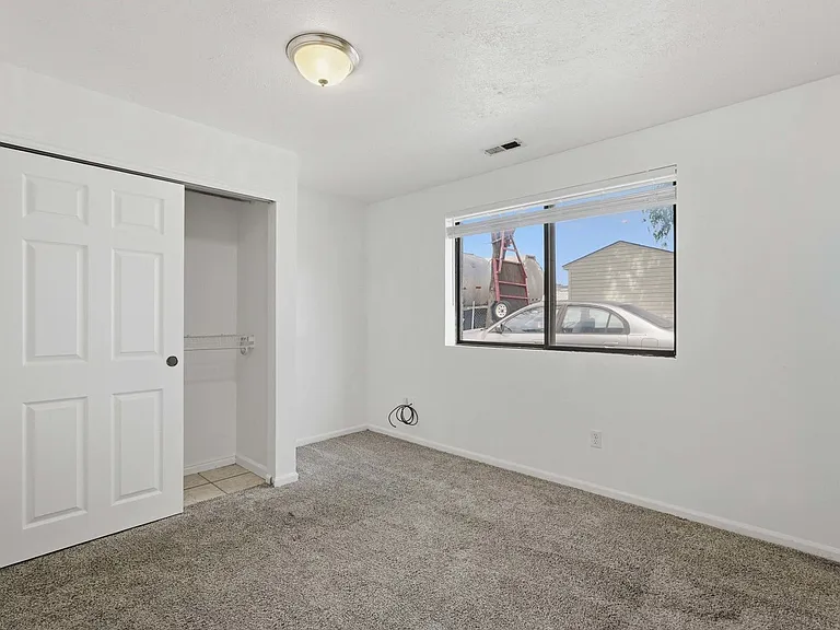 607 S Main St — Photo 12