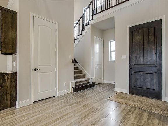 4th image of 2700 Spanish Oak Trl