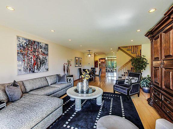 5th image of 1075 Deerfield Pl