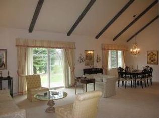 2107 W Raleigh Ct, Mequon, WI 53092