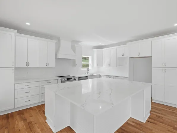 930 Lullwater Rd, Chattanooga, TN 37405