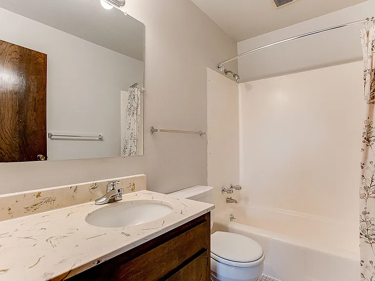 Caravelle Apartments | St. Anthony — Photo 5