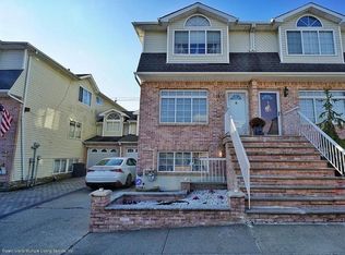 36 Darnell Ln, Staten Island, NY 10309