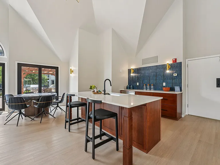 Oaks Lincoln Apartments — Photo 48