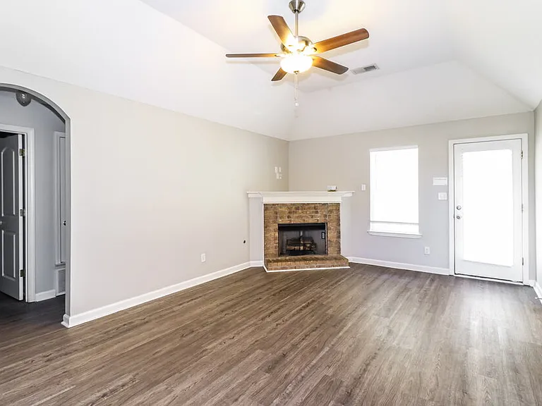 1481 Lawson Dr — Photo 3