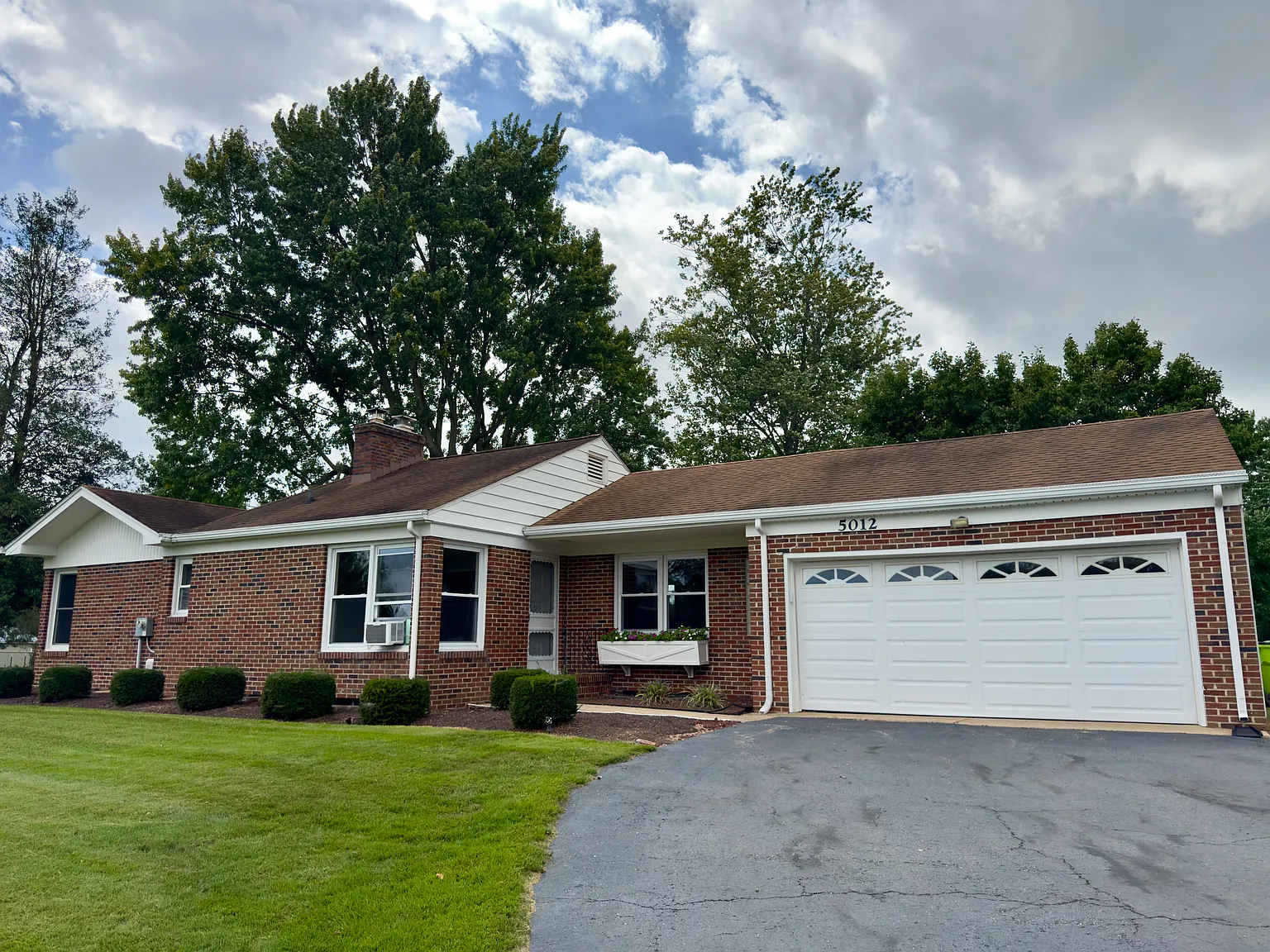 3 bed, 1449 sqft, $2,400 — Photo 1
