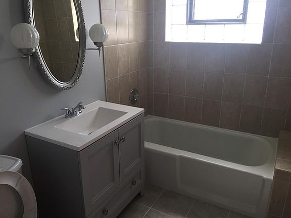4th image of 203040 W Walnut Ct #10