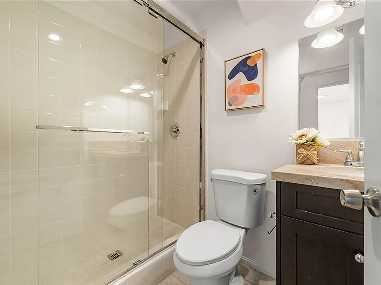 636 E Boxwood Ln — Photo 10