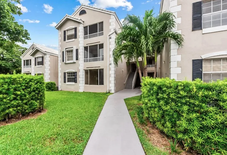 2881 N Oakland Forest Dr #112 — Photo 47