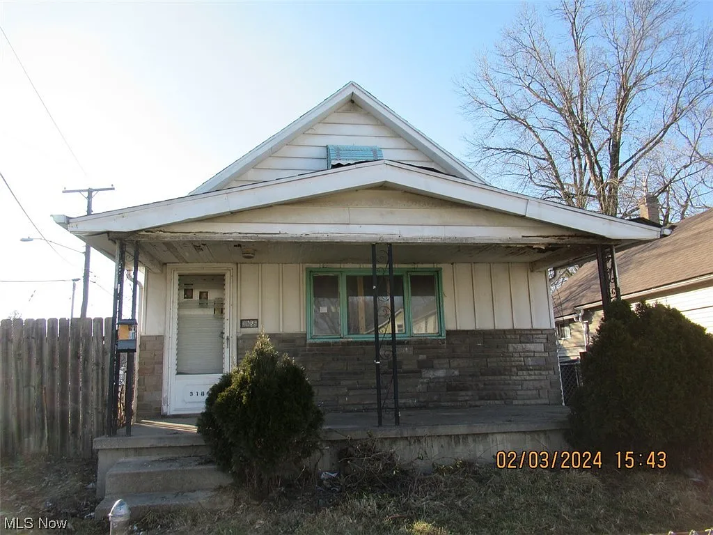 3186 W 71st St photo 1