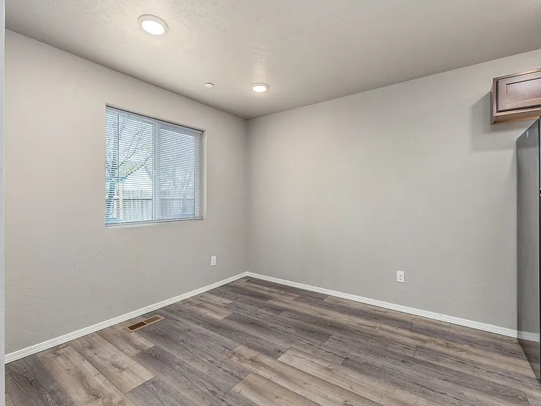 4305 S 10th Ave #4305-102 — Photo 10