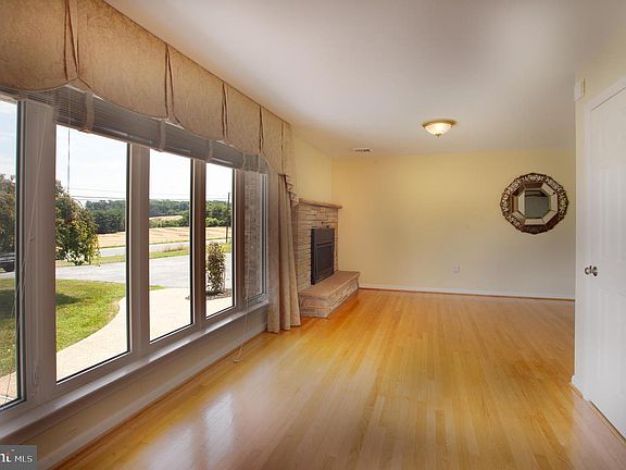 5th image of 3056 Marston Rd