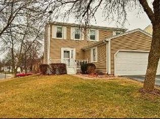 823 Prairie Ct, Carol Stream, IL 60188
