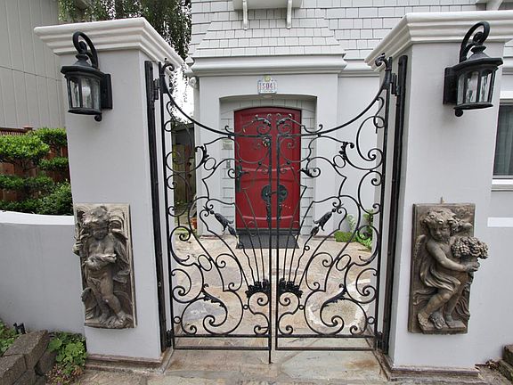 2nd image of 504 Cliff Dr