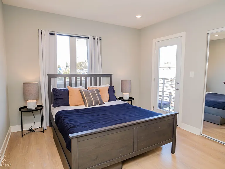 427 N Heliotrope Dr #200 — Photo 20