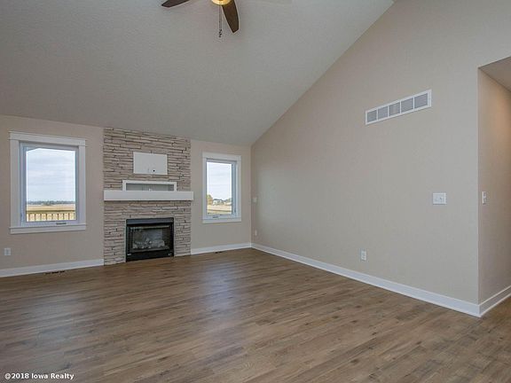 2nd image of 1612 NW Spruce Dr