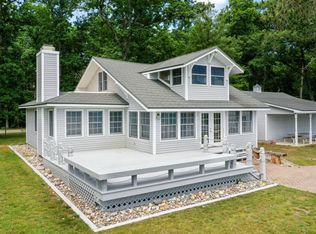 8530 W Higgins Lake Dr, Roscommon, MI 48653