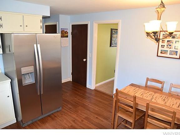 3rd image of 4832 Meadow Ln