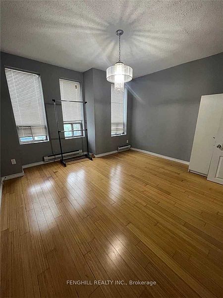 Toronto House for rent - 4 Bedrooms — photo 3