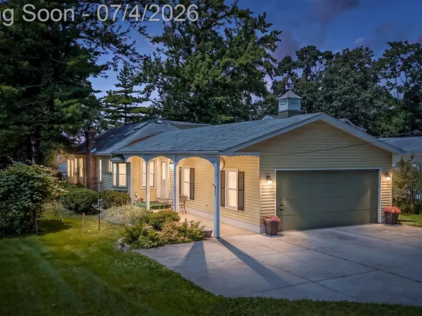 93 Danforth Dr, White Lake, MI 48386