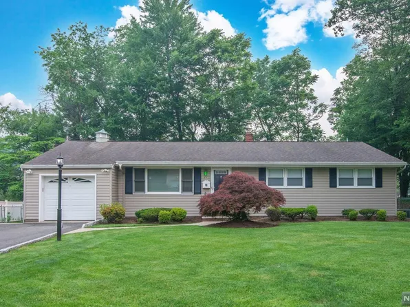 645 Valley Ct, Washington Township, NJ 07676