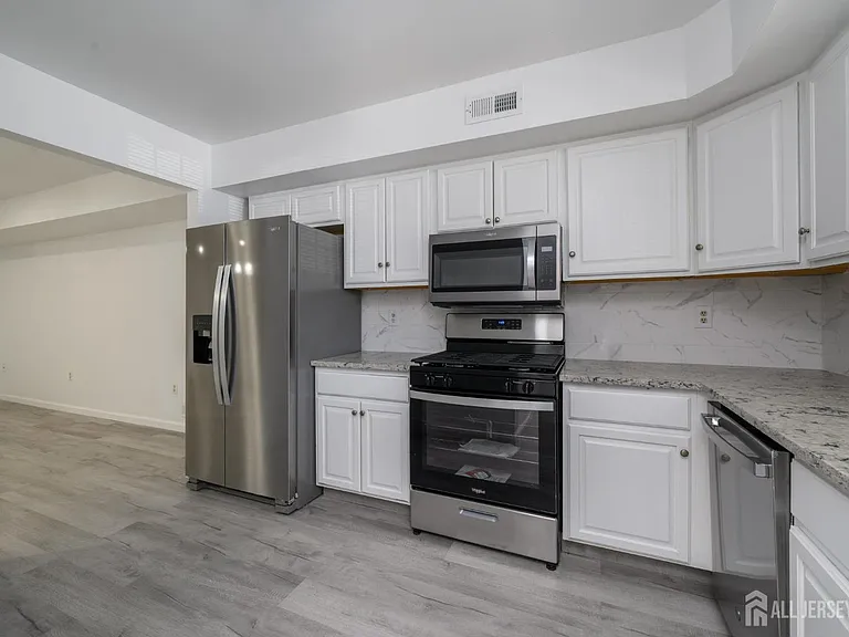 805 Darlington Dr — Photo 7