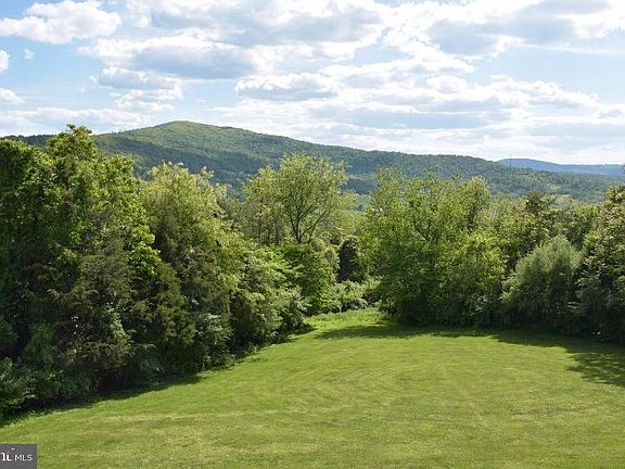 4th image of 245 Wealthy Rd