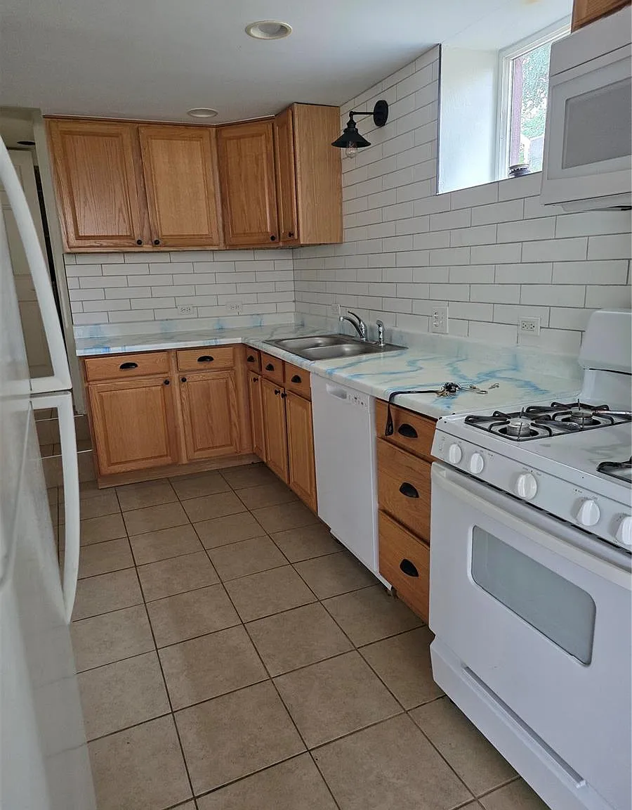 2 bed, 1.0 bath, 900 sqft, $1,395 — Photo 4