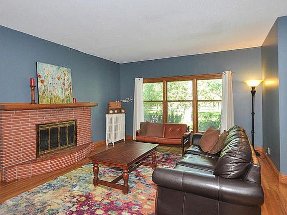 4th image of 916 Wheelock Pkwy E