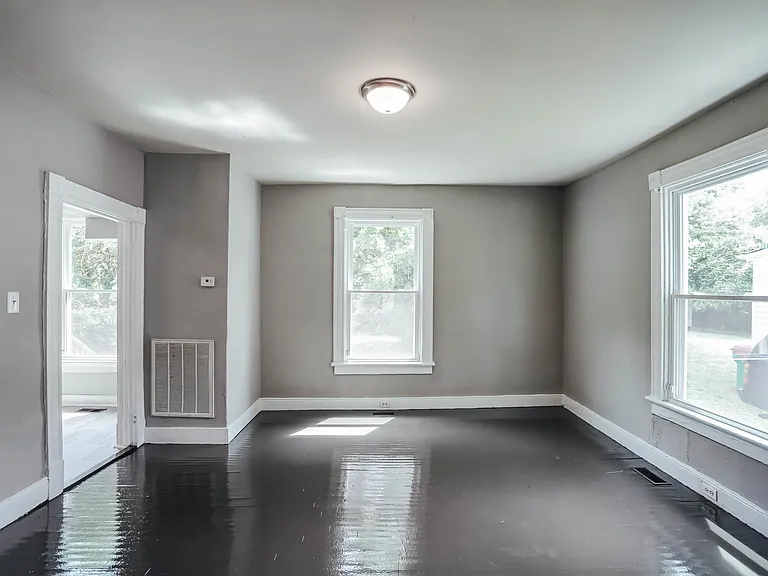 1316 Enfield Ave — Photo 7