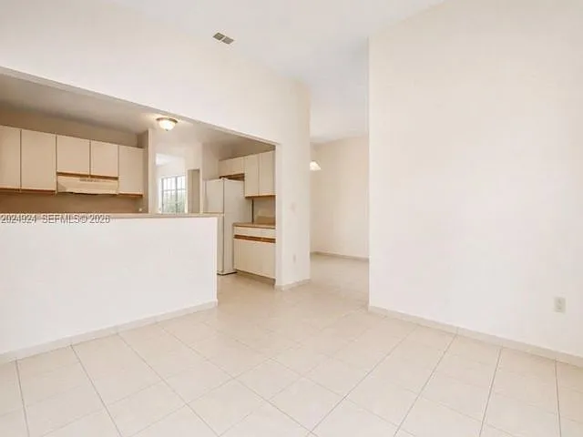 3 bed, 2.0 bath, $3,850 — Photo 4