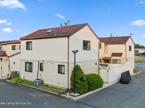 322 Willow Rd W, Staten Island, NY 10314