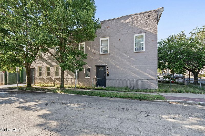 4th image of 421 4th Street