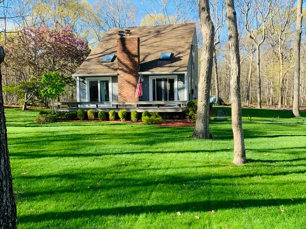 https://photos.zillowstatic.com/fp/b8d443e79904d24f81f67f7b59f12078-p_e.webp