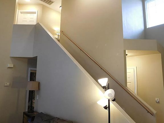 there are 2 bedrooms and a bathroom up