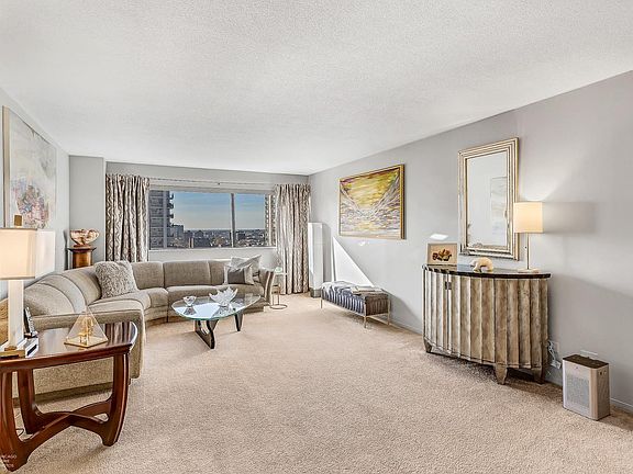 4th image of 1415 N Dearborn St APT 21A