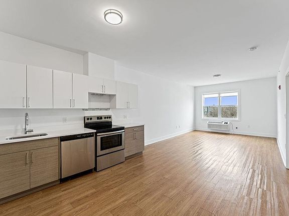 3rd image of 429 Bergen Ave #312