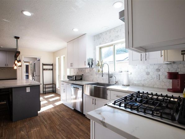 2226 Rolling Meadows Dr