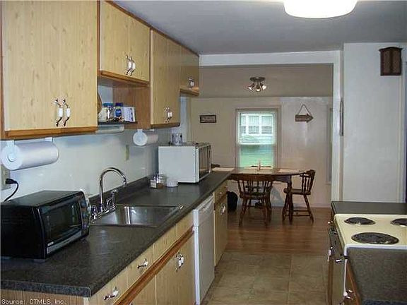 3rd image of 98 Turnor Ave