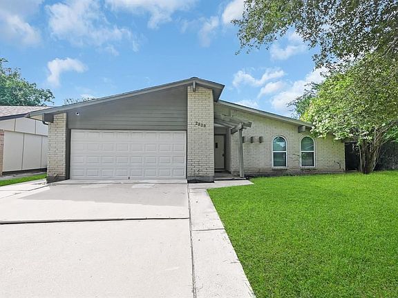 2nd image of 2239 Fairgreen Dr