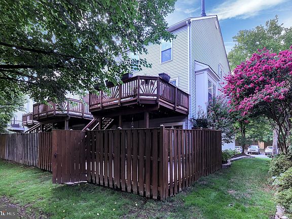 3rd image of 45616 Whitcomb Sq