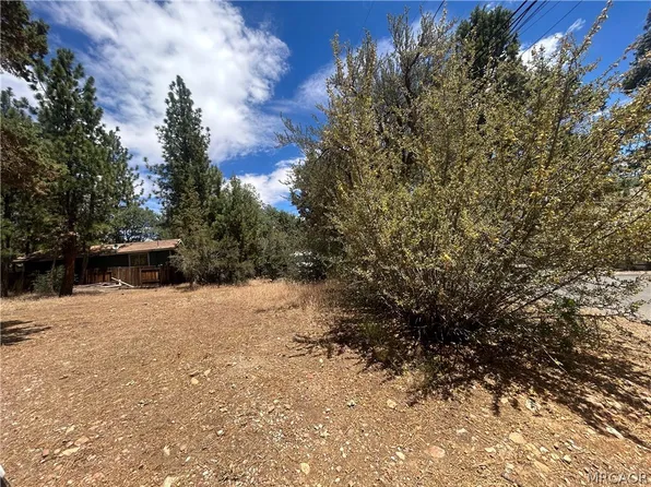 560 Highland Ln, Sugarloaf, CA 92386