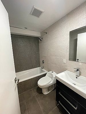 4th image of 811 Quincy St #G