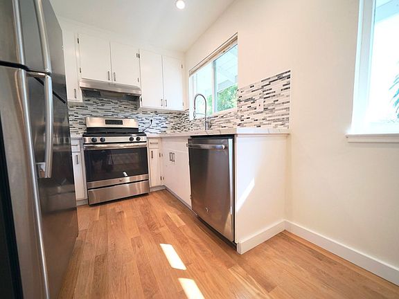 2nd image of 806 Fulton St APT 4