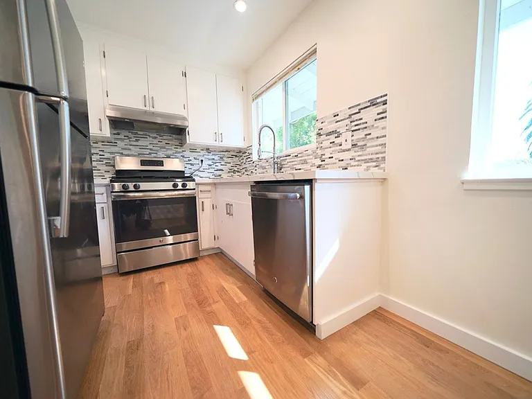 806 Fulton — Photo 2