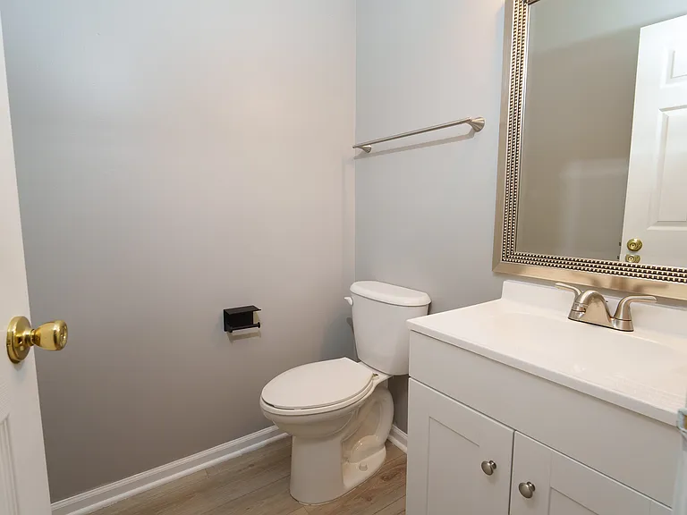 1039 Woodview Ct — Photo 13